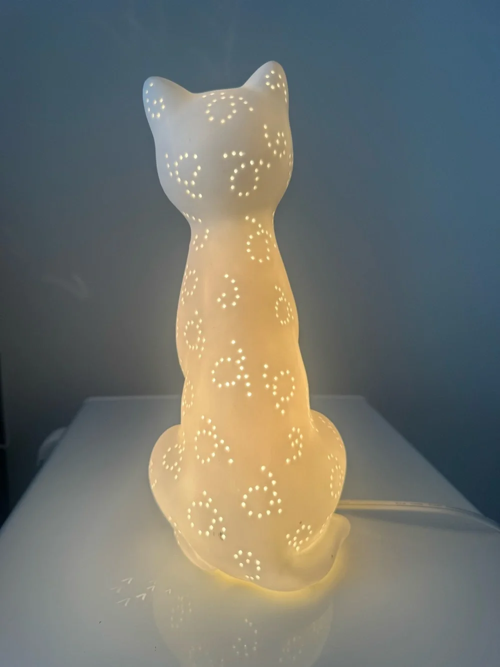 White Porcelain Cat Table Lamp